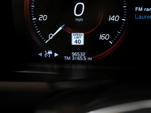 Used 2017 Volvo XC90 T6 Momentum w/ Vision Package image 23