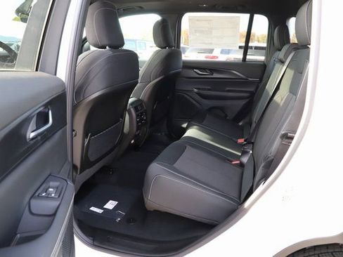 New 2025 Jeep Grand Cherokee Laredo X w/ Luxury Tech Group I AWD/4WD image 16