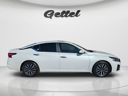 Used 2024 Nissan Altima 2.5 SV w/ SV Premium Package image 3