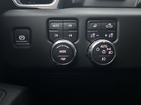 Used 2025 GMC Sierra 3500 Denali w/ Denali Reserve Package AWD/4WD image 23