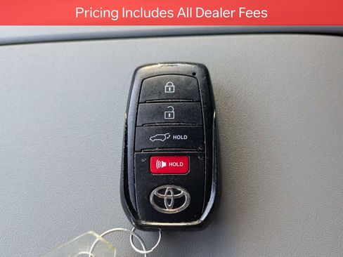 Certified 2024 Toyota Highlander XLE FWD image 32