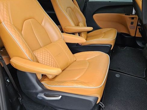 Used 2022 Chrysler Pacifica Pinnacle FWD image 29