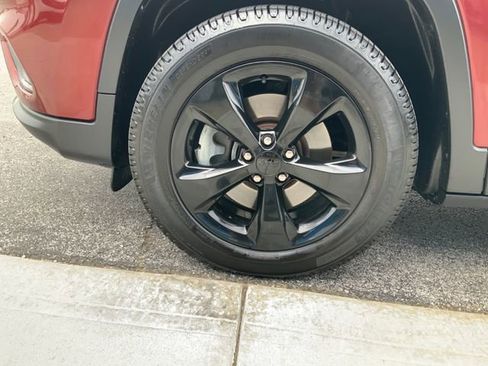 Used 2020 Jeep Cherokee Latitude Plus AWD/4WD image 10