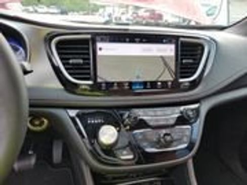 Used 2024 Chrysler Pacifica Pinnacle w/ Trailer Tow Group FWD image 12