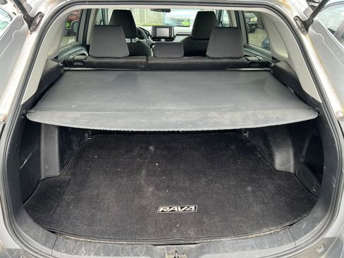 Used 2020 Toyota RAV4 XLE w/ Carpet Mat Package AWD/4WD image 7