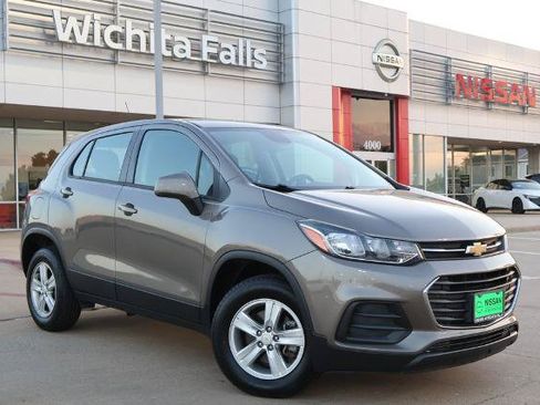 Used 2021 Chevrolet Trax LS AWD/4WD image 1