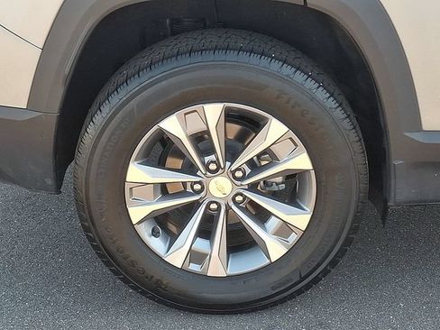 Used 2025 Chevrolet Equinox LT FWD image 25