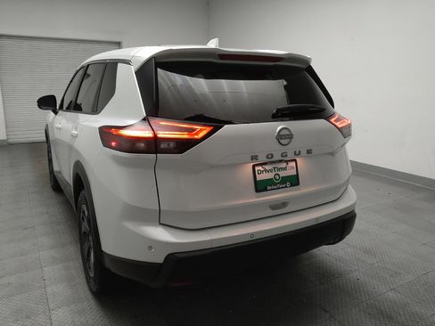 Used 2025 Nissan Rogue SV FWD image 6