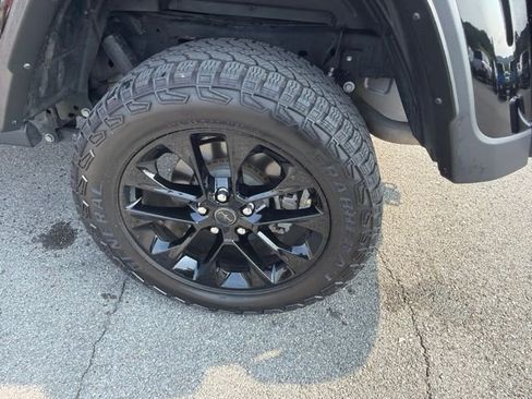 Used 2025 Jeep Gladiator Sport AWD/4WD image 6