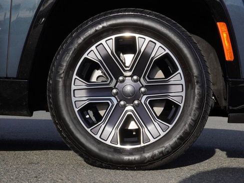 Certified 2024 Jeep Wagoneer Series II image 9