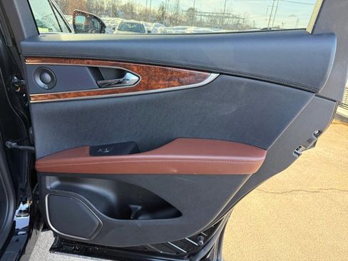 Used 2017 Lincoln MKX Reserve w/ Driver Assistance Package image 26