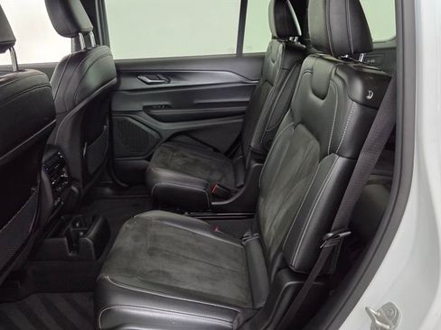 Used 2023 Jeep Grand Cherokee L Laredo image 30