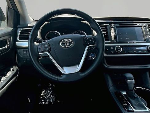 Used 2018 Toyota Highlander Limited AWD/4WD image 8