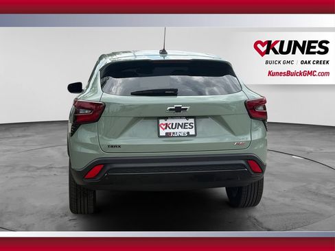Used 2024 Chevrolet Trax RS w/ Driver Confidence Package FWD image 9
