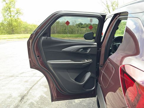 Used 2023 Chevrolet TrailBlazer LT FWD image 32