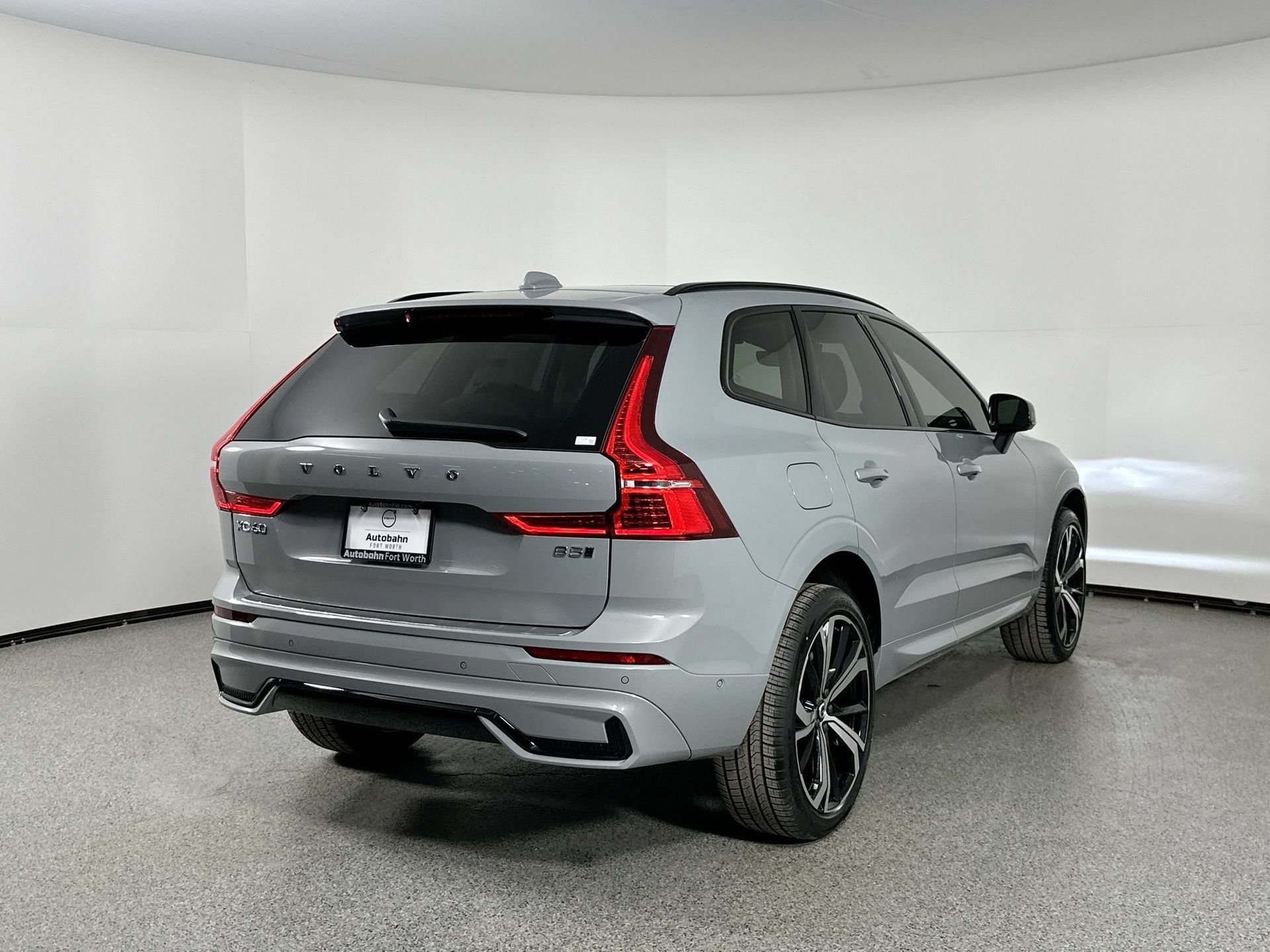 Certified 2025 Volvo XC60 B5 Ultra w/ Protection Package Premier AWD/4WD image 5