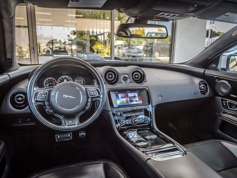 Used 2016 Jaguar XJ image 26