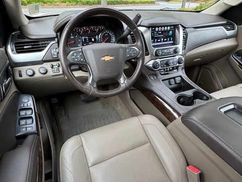 Used 2020 Chevrolet Suburban LT AWD/4WD image 16