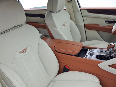 New 2025 Bentley Bentayga Extended Wheelbase image 36