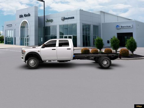 New 2026 RAM 5500 Tradesman AWD/4WD image 4