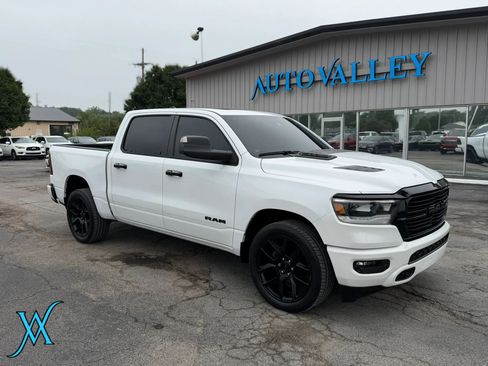 Used 2024 RAM 1500 Laramie AWD/4WD image 1