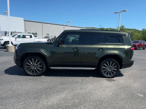 Used 2024 Lexus GX 550 w/ Accessory Package (2T) AWD/4WD image 5