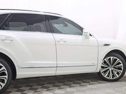 Used 2021 Bentley Bentayga AWD/4WD image 12