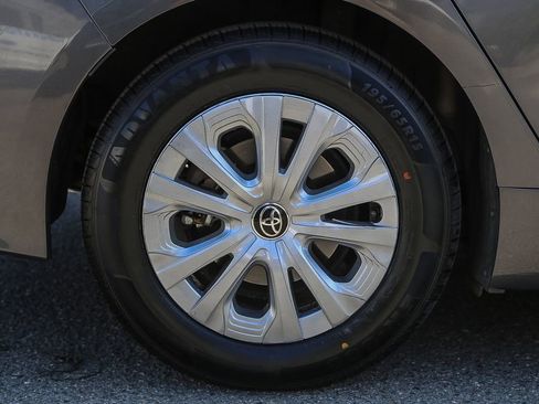 Used 2021 Toyota Prius Prime XLE FWD image 13