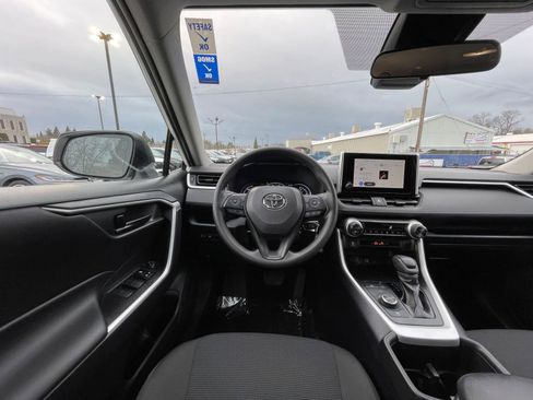 Used 2025 Toyota RAV4 LE image 33