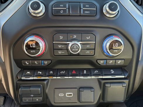 Used 2020 GMC Sierra 1500 SLT w/ SLT Premium Plus Package AWD/4WD image 18