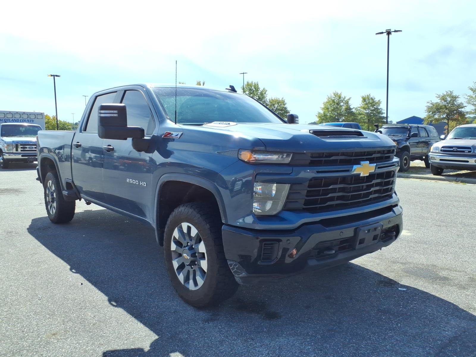 Used 2025 Chevrolet Silverado 2500 Custom w/ Custom Value Package AWD/4WD image 1