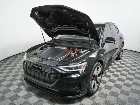 Used 2023 Audi e-tron Premium Plus w/ Premium Plus Package AWD/4WD image 34