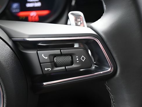 Certified 2025 Porsche Macan AWD/4WD image 22