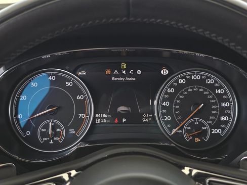 Used 2018 Bentley Bentayga AWD/4WD image 13