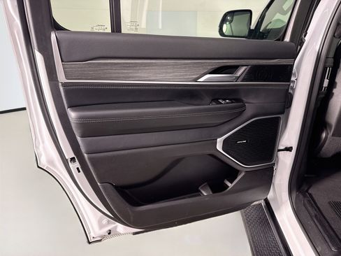 Used 2024 Jeep Wagoneer Series II w/ Flexible Seating Group RWD image 26
