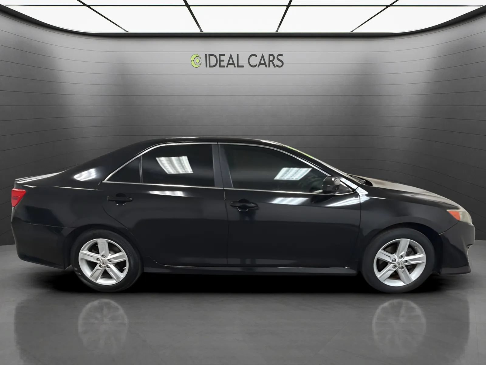 Used 2013 Toyota Camry SE FWD image 4