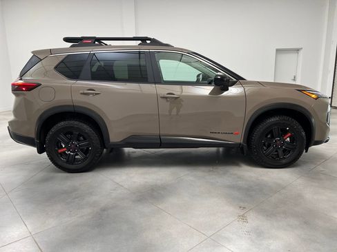 Used 2025 Nissan Rogue SV AWD/4WD image 8