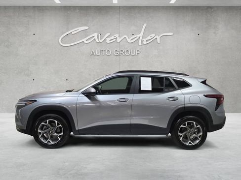 Used 2025 Chevrolet Trax LT w/ Driver Confidence Package image 13