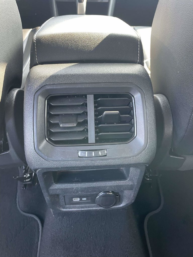 Certified 2023 Volkswagen Tiguan SE FWD image 17