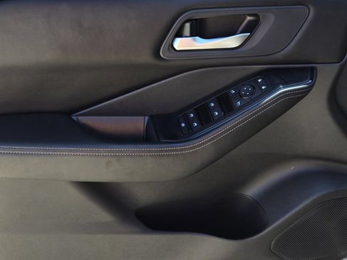 Certified 2025 Nissan Rogue SV FWD image 18