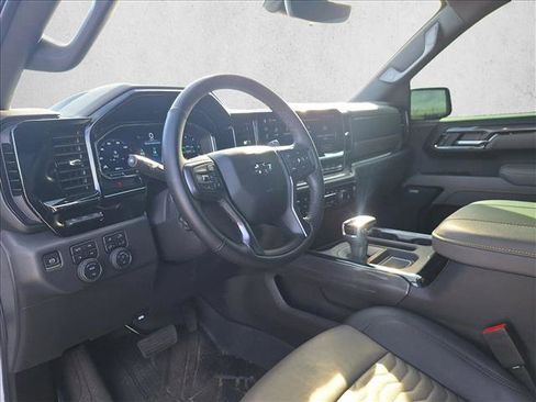 Used 2025 Chevrolet Silverado 1500 ZR2 w/ Technology Package image 9