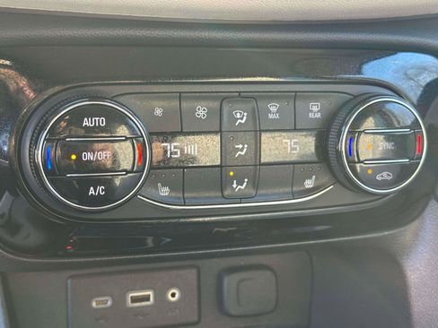 Used 2021 Buick Encore GX Select image 27