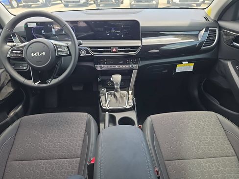 New 2026 Kia Seltos S FWD image 12