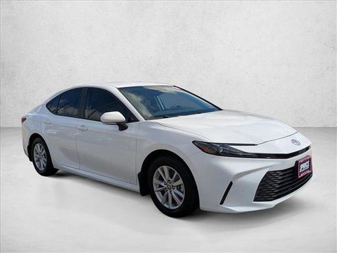 Used 2025 Toyota Camry LE w/ Convenience Package image 3