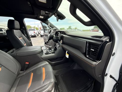 Certified 2025 GMC Sierra 1500 AT4 w/ AT4 Preferred Package AWD/4WD image 36