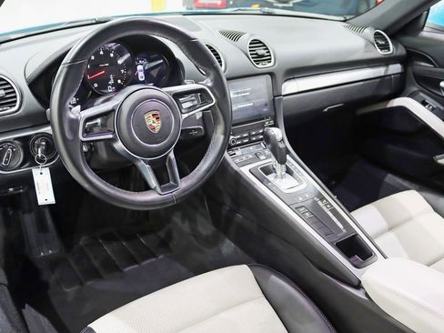 Used 2018 Porsche 718 Cayman RWD image 15