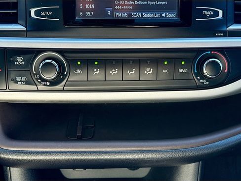 Used 2019 Toyota Highlander LE image 15