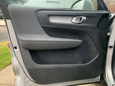 Used 2025 Volvo XC40 B5 Core image 14