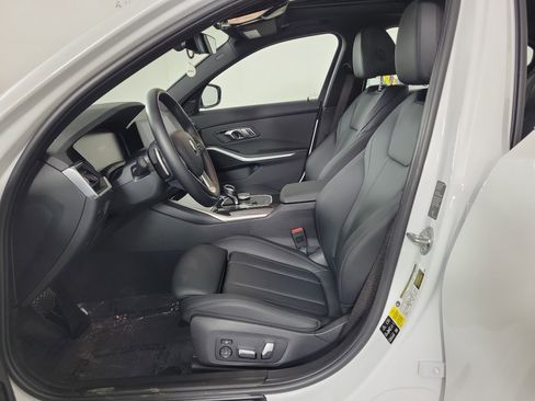 Used 2019 BMW 330i xDrive Sedan w/ Convenience Package image 9