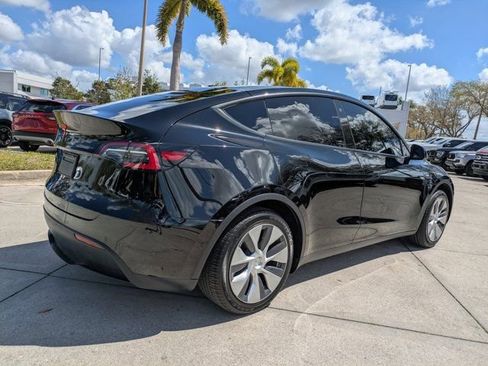 Used 2021 Tesla Model Y 2WD image 4